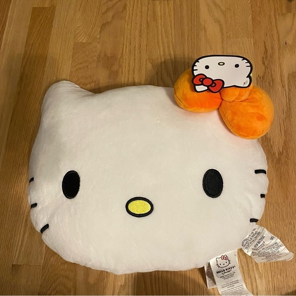 Hello Kitty Pumpkin Bow Throw Pillow NEW Halloween - Picture 1 of 7